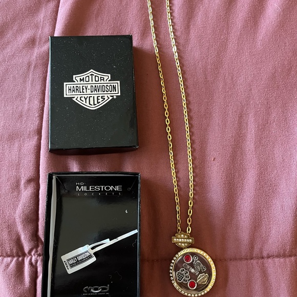 Harley-Davidson Jewelry - HARLEY DAVIDSON milestone locket